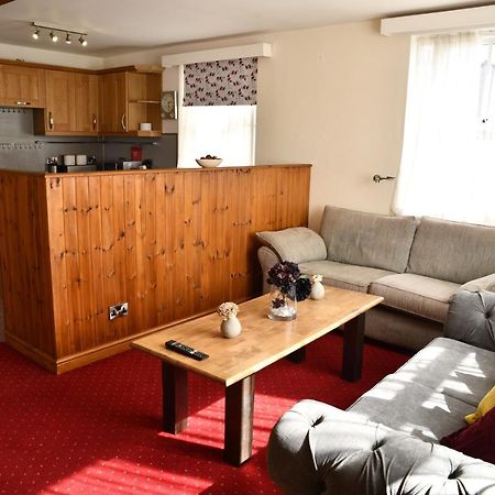 The Knighton Apartment Bagian luar foto