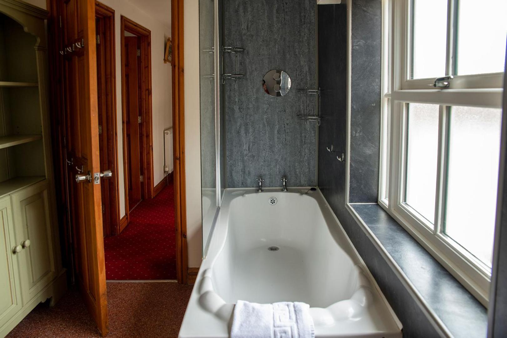 The Knighton Apartment Bagian luar foto