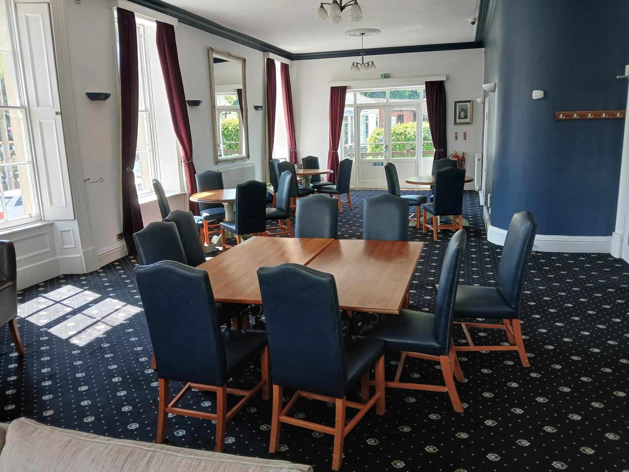 The Knighton Apartment Bagian luar foto